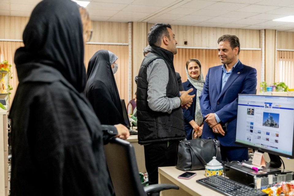 بازدید مدیرعامل شرکت مخابرات از روزنامه ایران