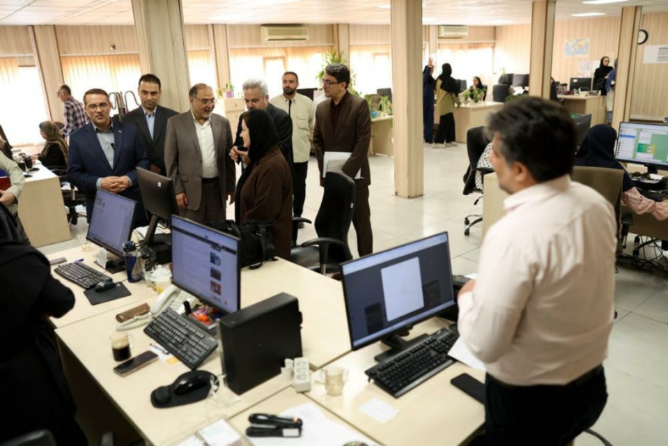 بازدید معاون رئیس جمهور از روزنامه ایران