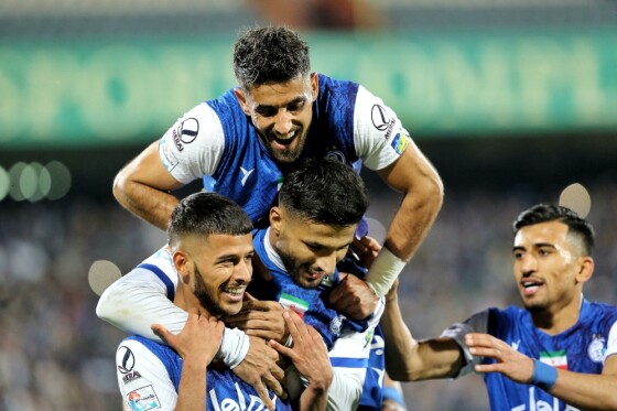 دیدار تیم های فوتبال استقلال و هوادار