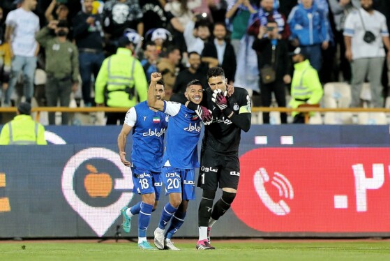 دیدار تیم های فوتبال استقلال و هوادار