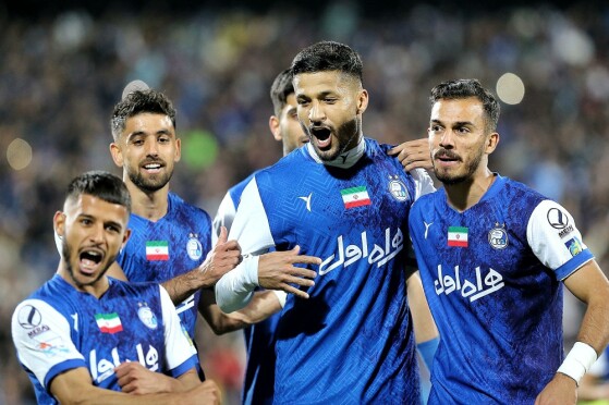 دیدار تیم های فوتبال استقلال و هوادار