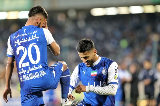 دیدار تیم های فوتبال استقلال و هوادار