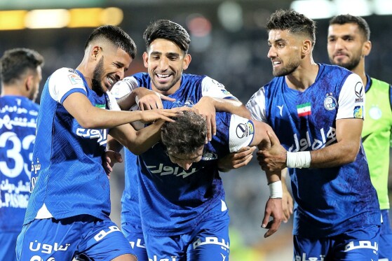 دیدار تیم های فوتبال استقلال و هوادار