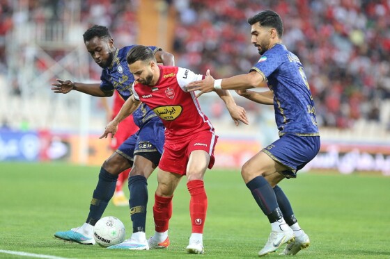 دیدار تیم های پرسپولیس تهران و گل گهر سیرجان