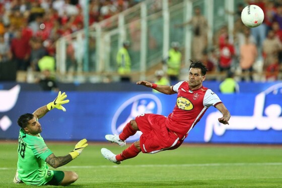 دیدار تیم های پرسپولیس تهران و گل گهر سیرجان