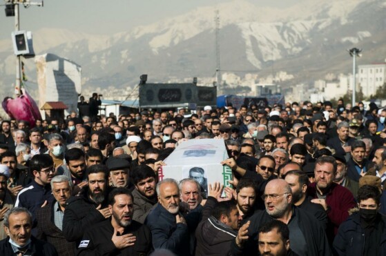 تشییع پیکر شهید اسماعیل احمدی در مقبره الشهدا شهرک شهید محلاتی