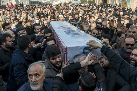 تشییع پیکر شهید اسماعیل احمدی در مقبره الشهدا شهرک شهید محلاتی