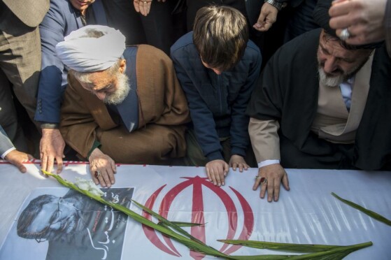 تشییع پیکر شهید اسماعیل احمدی در مقبره الشهدا شهرک شهید محلاتی