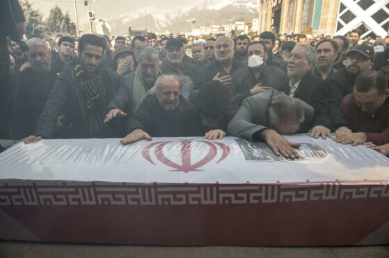 تشییع پیکر شهید اسماعیل احمدی در مقبره الشهدا شهرک شهید محلاتی