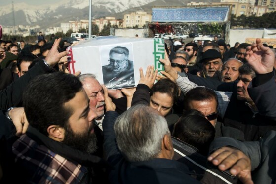 تشییع پیکر شهید اسماعیل احمدی در مقبره الشهدا شهرک شهید محلاتی