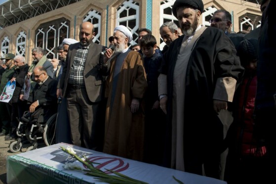 تشییع پیکر شهید اسماعیل احمدی در مقبره الشهدا شهرک شهید محلاتی