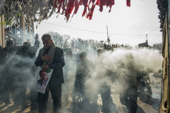 تشییع پیکر شهید اسماعیل احمدی در مقبره الشهدا شهرک شهید محلاتی