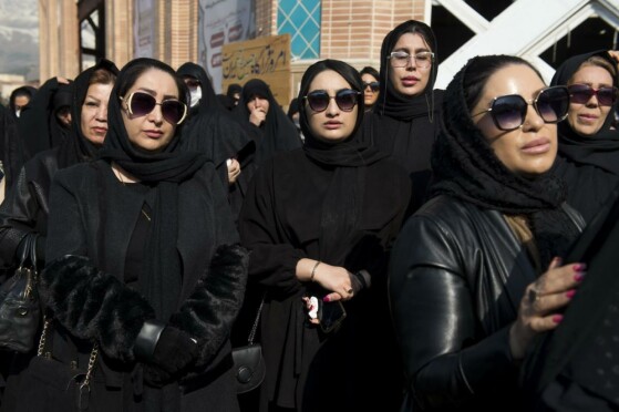 تشییع پیکر شهید اسماعیل احمدی در مقبره الشهدا شهرک شهید محلاتی