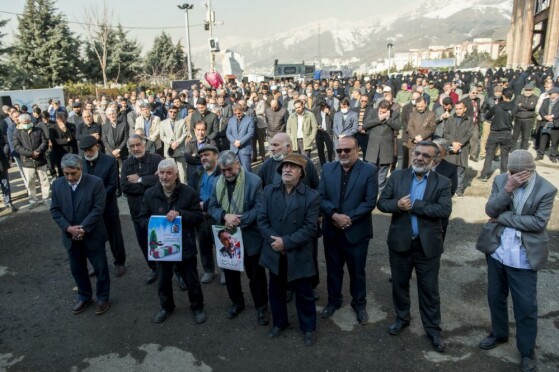 تشییع پیکر شهید اسماعیل احمدی در مقبره الشهدا شهرک شهید محلاتی