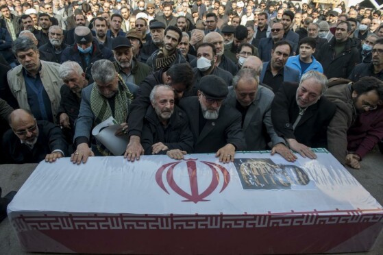 تشییع پیکر شهید اسماعیل احمدی در مقبره الشهدا شهرک شهید محلاتی