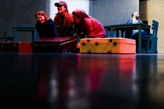 نمایش «کافه کات»