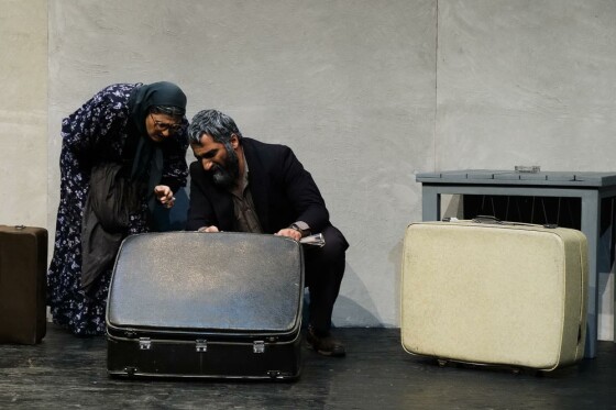 نمایش «کافه کات»