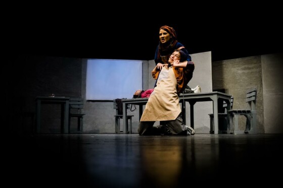 نمایش «کافه کات»