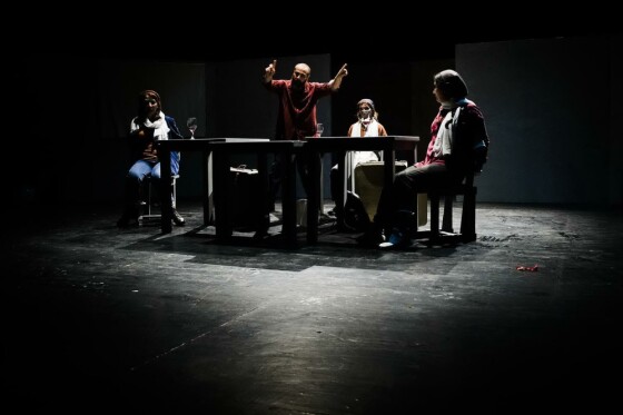 نمایش «کافه کات»