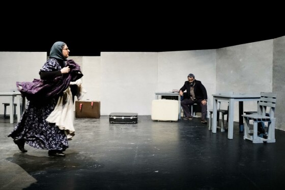 نمایش «کافه کات»