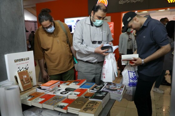 غرفه «انتشارات ایران» در سی سومین نمایشگاه کتاب تهران