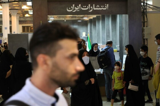 غرفه «انتشارات ایران» در سی سومین نمایشگاه کتاب تهران