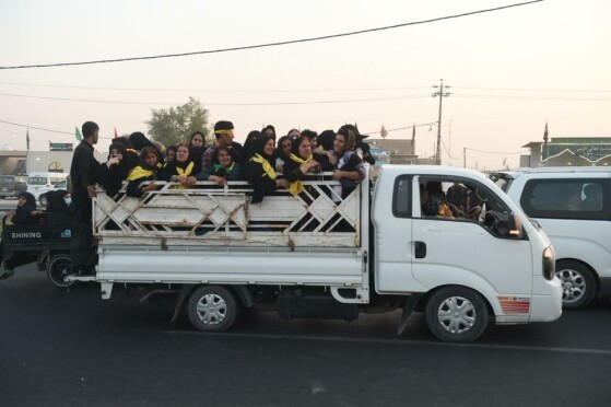 پیاده روی اربعین حسینی از نجف به سوی کربلا