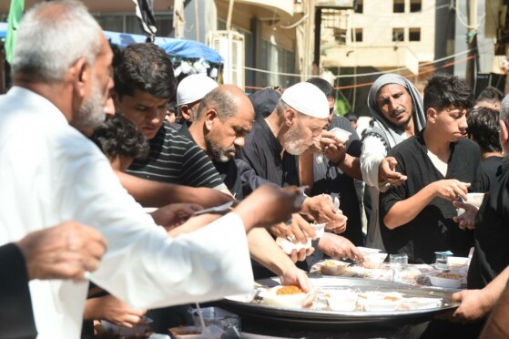 پذیرایی مردم شهر کربلا از زائرین اربعین حسینی(ع)