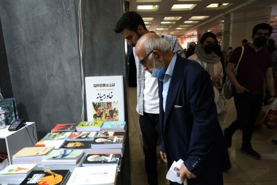 غرفه «انتشارات ایران» در سی سومین نمایشگاه کتاب تهران
