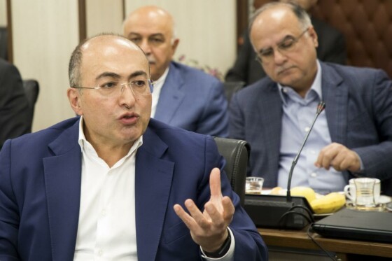 نشست هم اندیشی صاحبنظران دانشگاهی و فعالین صنعت خودرو با وزیر اقتصاد