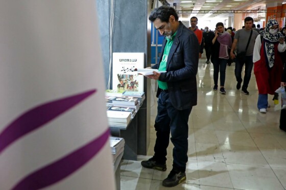 غرفه «انتشارات ایران» در سی سومین نمایشگاه کتاب تهران