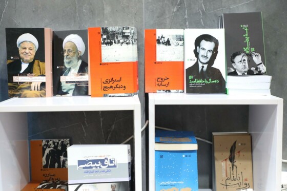 غرفه «انتشارات ایران» در سی سومین نمایشگاه کتاب تهران