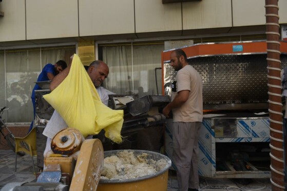 پذیرایی مردم شهر کربلا از زائرین اربعین حسینی(ع)