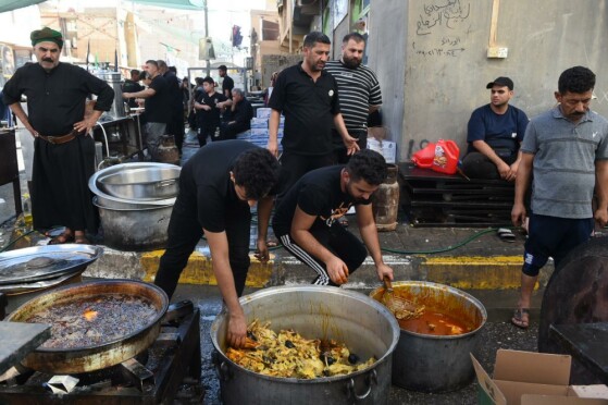 پذیرایی مردم شهر کربلا از زائرین اربعین حسینی(ع)