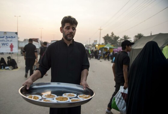 میزبانی از زائرین اربعین در مسیرهای منتهی به کربلا