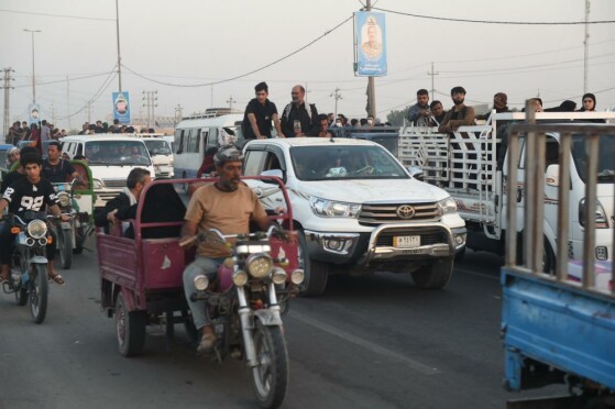 پیاده روی اربعین حسینی از نجف به سوی کربلا