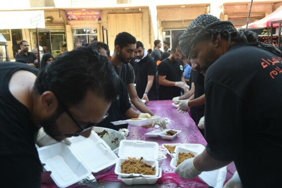 پذیرایی مردم شهر کربلا از زائرین اربعین حسینی(ع)