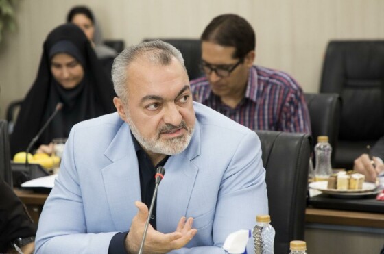 نشست هم اندیشی صاحبنظران دانشگاهی و فعالین صنعت خودرو با وزیر اقتصاد