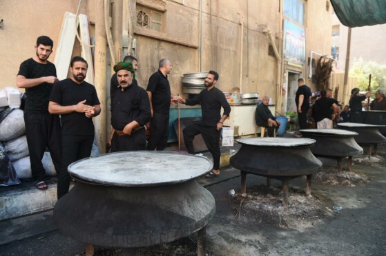 پذیرایی مردم شهر کربلا از زائرین اربعین حسینی(ع)