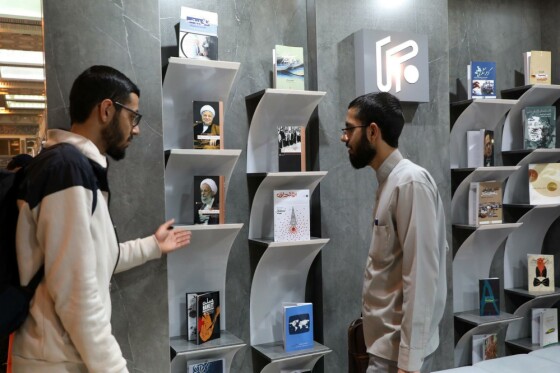 غرفه «انتشارات ایران» در سی سومین نمایشگاه کتاب تهران