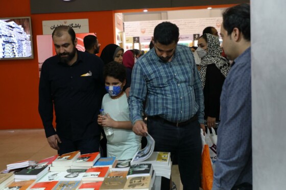 غرفه «انتشارات ایران» در سی سومین نمایشگاه کتاب تهران