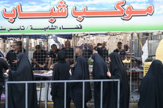 پذیرایی مردم شهر کربلا از زائرین اربعین حسینی(ع)