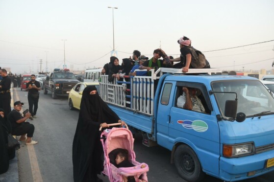 پیاده روی اربعین حسینی از نجف به سوی کربلا