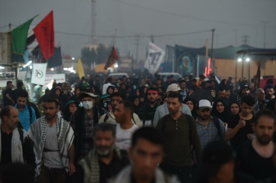 پیاده روی اربعین حسینی از نجف به سوی کربلا