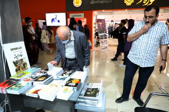 غرفه «انتشارات ایران» در سی سومین نمایشگاه کتاب تهران
