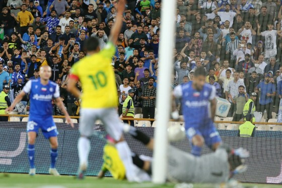 دیدار تیم های استقلال و صنعت نفت آبادان