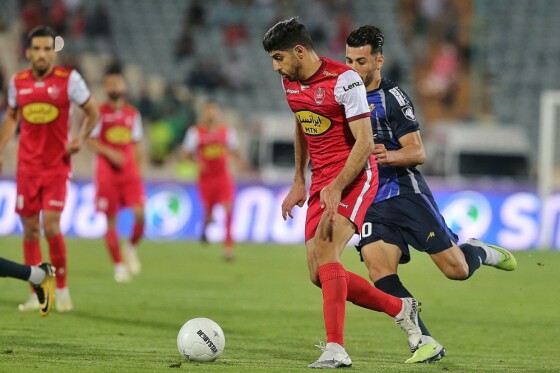 دیدار تیم های فوتبال پرسپولیس و پیکان