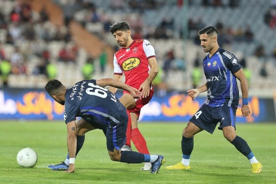 دیدار تیم های فوتبال پرسپولیس و پیکان