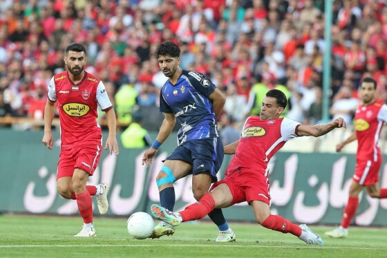 دیدار تیم های فوتبال پرسپولیس و پیکان