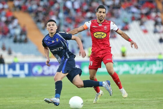 دیدار تیم های فوتبال پرسپولیس و پیکان